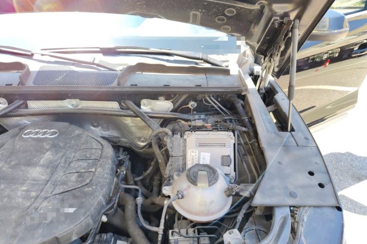 Used Audi Q5L 2018 40 TFSI Prestige Edition China VI Emission Standard Engine Bay Left