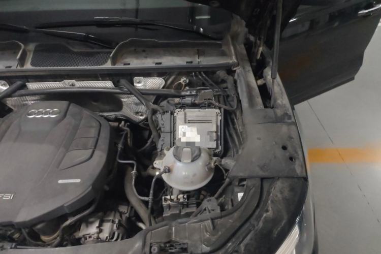 Used Audi Q5L 2018 40 TFSI Prestige Fashion Edition China VI Engine Bay Left
