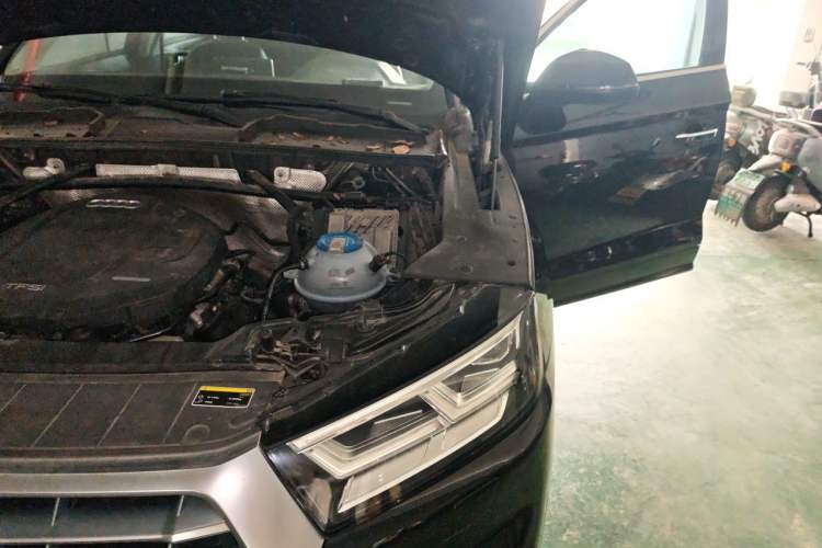 Used Audi Q5L 2018 45 TFSI Prestige Fashion Edition China V Emission Standard Engine Bay Left