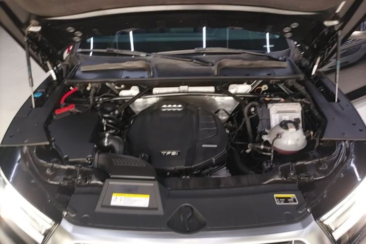 Used Audi Q5L 2018 40 TFSI Prestige Edition China V Engine Bay