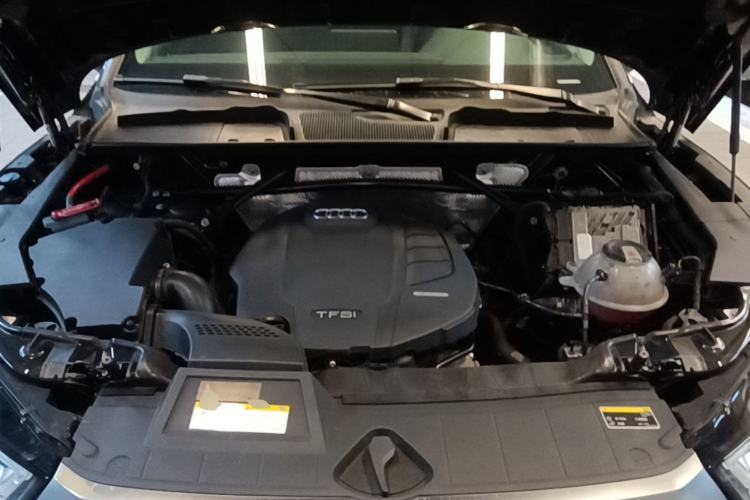 Used Audi Q5L 2018 45 TFSI Prestige Fashion Edition China V Emission Standard Engine Bay