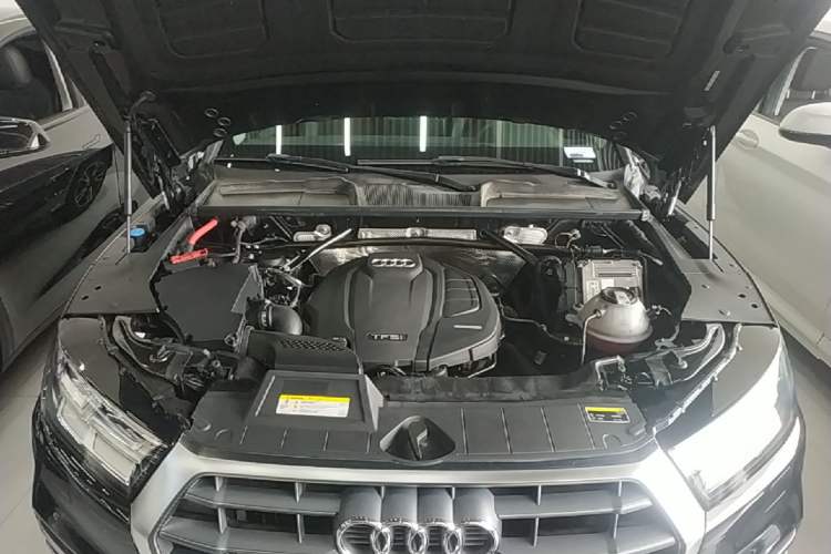 Used Audi Q5L 2018 40 TFSI Prestige Fashion Edition China VI Engine Bay