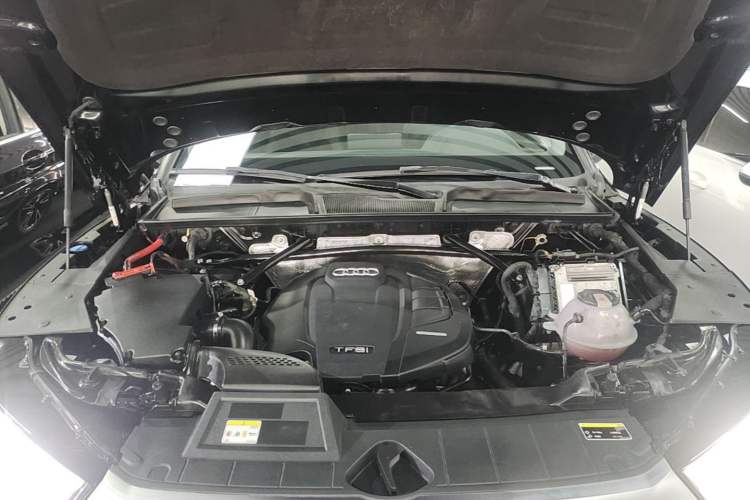 Used Audi Q5L 2018 40 TFSI Prestige Fashion Edition China VI Engine Bay