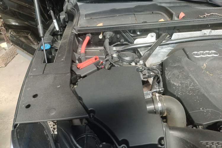 Used Audi Q5L 2018 40 TFSI Prestige Edition China VI Emission Standard Engine Bay Right