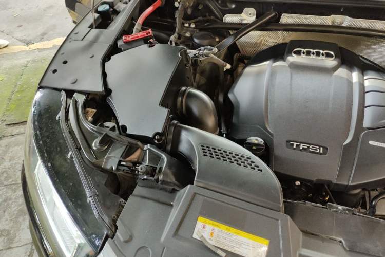 Used Audi Q5L 2018 45 TFSI Prestige Fashion Edition China VI Emission Standard Engine Bay Right