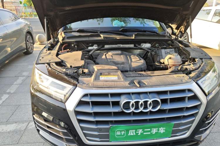 Used Audi Q5L 2018 45 TFSI Prestige Fashion Edition China V Emission Standard Engine Bay Right