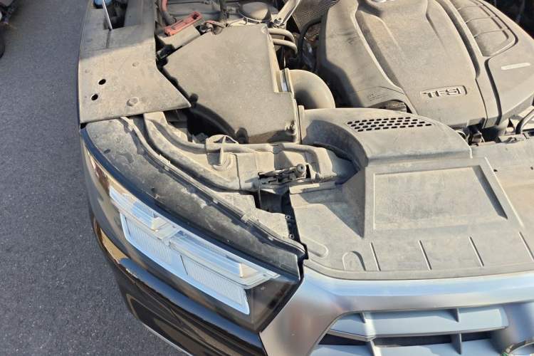 Used Audi Q5L 2018 45 TFSI Prestige Fashion Edition China VI Emission Standard Engine Bay Right