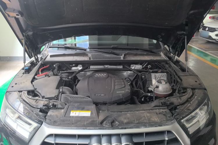 Used Audi Q5L 2018 45 TFSI Prestige Luxury Sport Model China VI Emission Standard Engine Bay