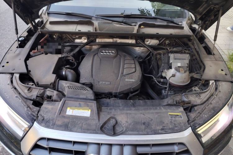 Used Audi Q5L 2018 40 TFSI Prestige Edition China VI Emission Standard Engine Bay