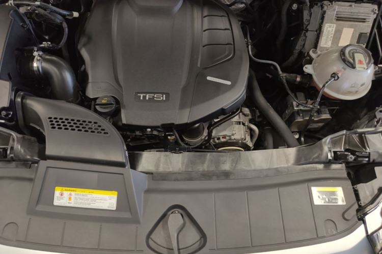 Used Audi Q5L 2018 40 TFSI Prestige Fashion Edition China VI Engine Bay