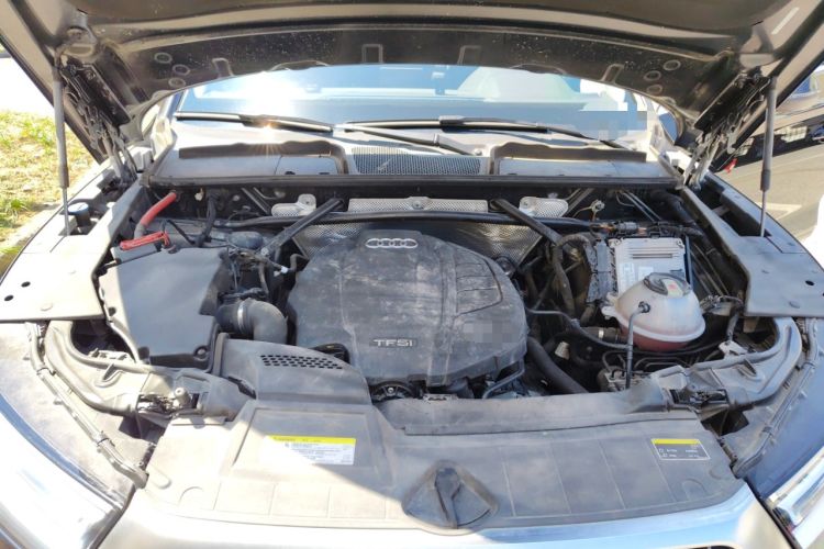 Used Audi Q5L 2018 40 TFSI Prestige Edition China VI Emission Standard Engine Bay