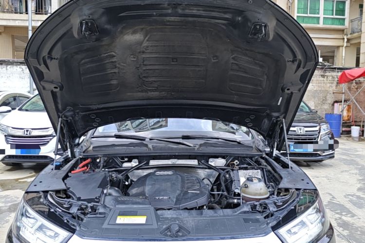 Used Audi Q5L 2018 45 TFSI Prestige Fashion Edition China VI Emission Standard Engine Bay