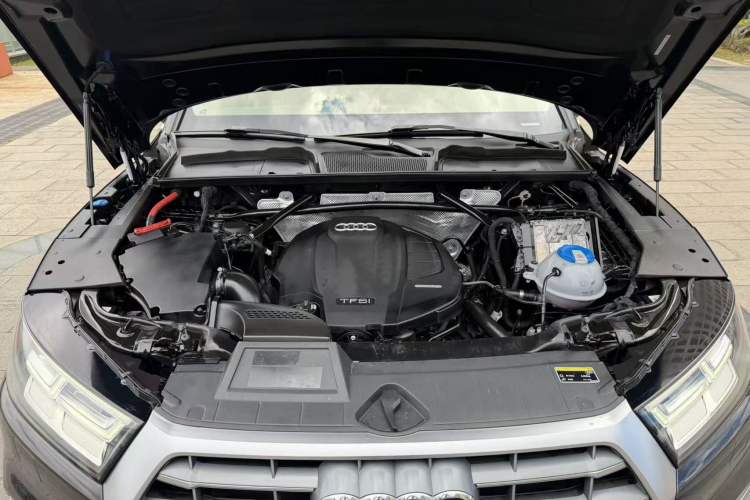 Used Audi Q5L 2018 40 TFSI Prestige Fashion Edition China VI Engine Bay