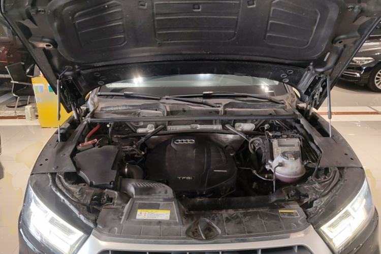 Used Audi Q5L 2018 40 TFSI Prestige Fashion Edition China VI Engine Bay