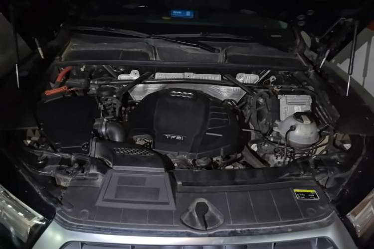 Used Audi Q5L 2018 40 TFSI Prestige Fashion Edition China VI Engine Bay