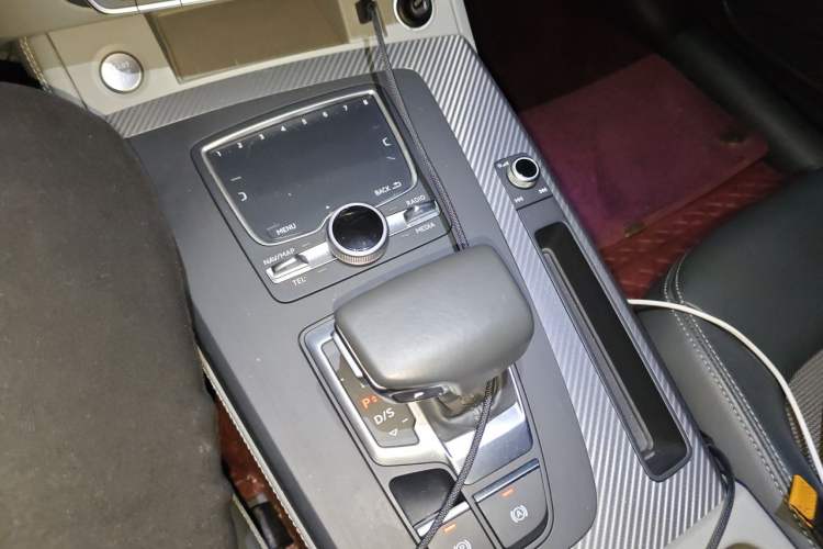 Used Audi Q5L 2018 45 TFSI Prestige Fashion Edition China V Emission Standard Gear Lever
