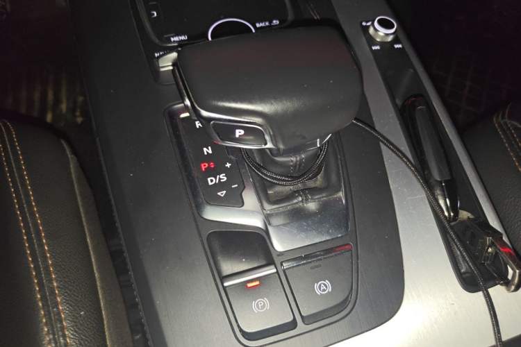 Used Audi Q5L 2018 40 TFSI Prestige Fashion Edition China V Gear Lever