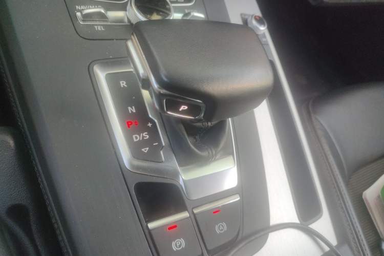Used Audi Q5L 2018 40 TFSI Prestige Fashion Edition China V Gear Lever