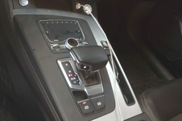 Used Audi Q5L 2018 40 TFSI Prestige Fashion Edition China VI Gear Lever