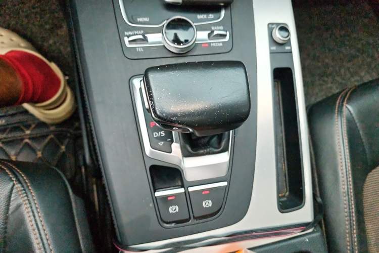 Used Audi Q5L 2018 40 TFSI Prestige Fashion Edition China V Gear Lever