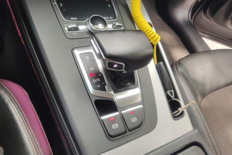 Used Audi Q5L 2018 40 TFSI Prestige Fashion Edition China V Gear Lever