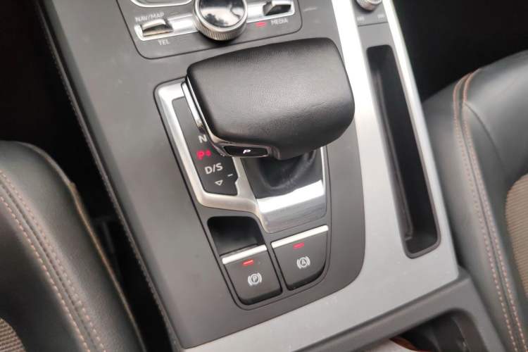 Used Audi Q5L 2018 40 TFSI Prestige Fashion Edition China V Gear Lever