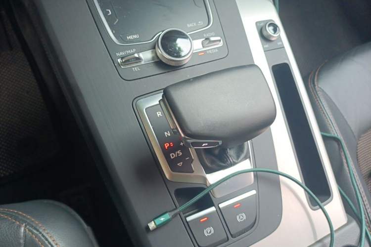 Used Audi Q5L 2018 40 TFSI Prestige Fashion Edition China VI Gear Lever