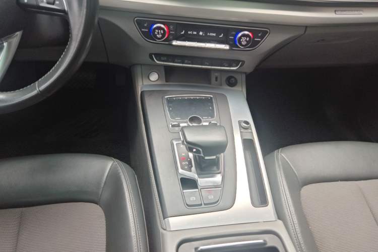 Used Audi Q5L 2018 40 TFSI Prestige Fashion Edition China VI Gear Lever