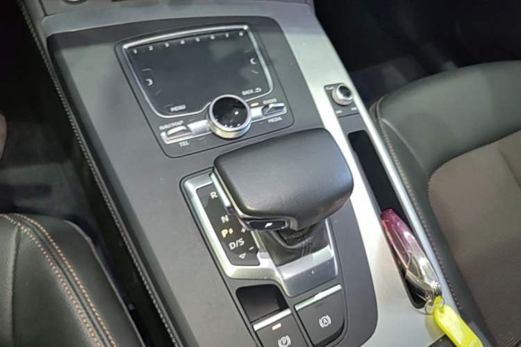 Used Audi Q5L 2018 40 TFSI Prestige Fashion Edition China VI Gear Lever