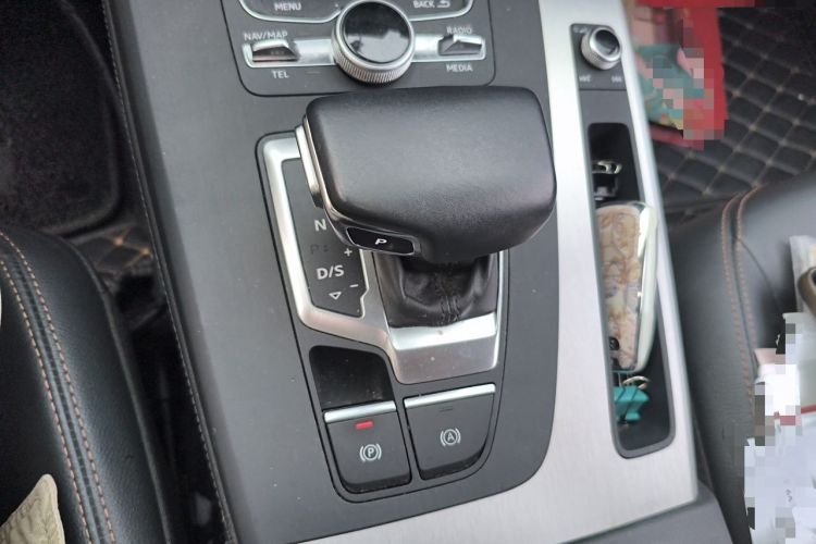Used Audi Q5L 2018 40 TFSI Prestige Fashion Edition China VI Gear Lever