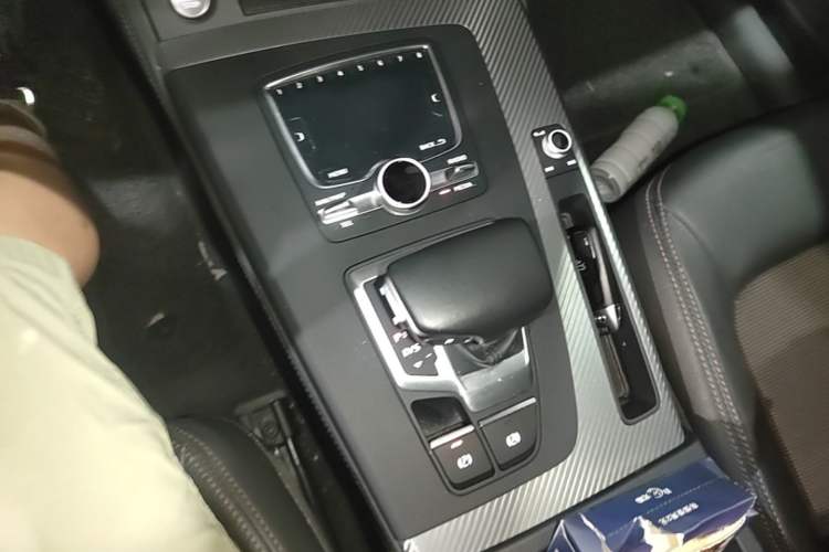 Used Audi Q5L 2018 45 TFSI Prestige Fashion Edition China VI Emission Standard Gear Lever