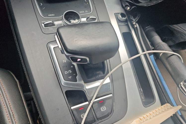 Used Audi Q5L 2018 40 TFSI Prestige Fashion Edition China VI Gear Lever
