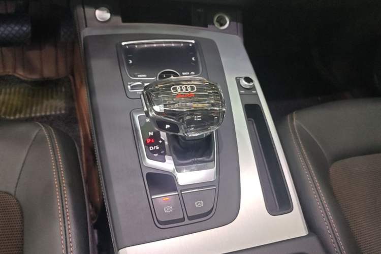 Used Audi Q5L 2018 40 TFSI Prestige Fashion Edition China VI Gear Lever