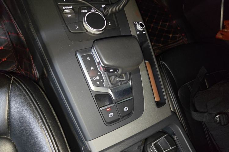 Used Audi Q5L 2018 40 TFSI Prestige Edition China VI Emission Standard Gear Lever
