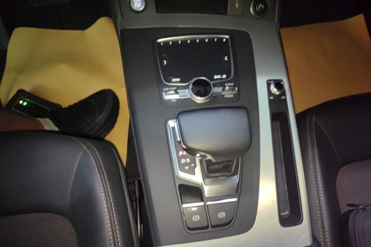 Used Audi Q5L 2018 40 TFSI Prestige Fashion Edition China V Gear Lever