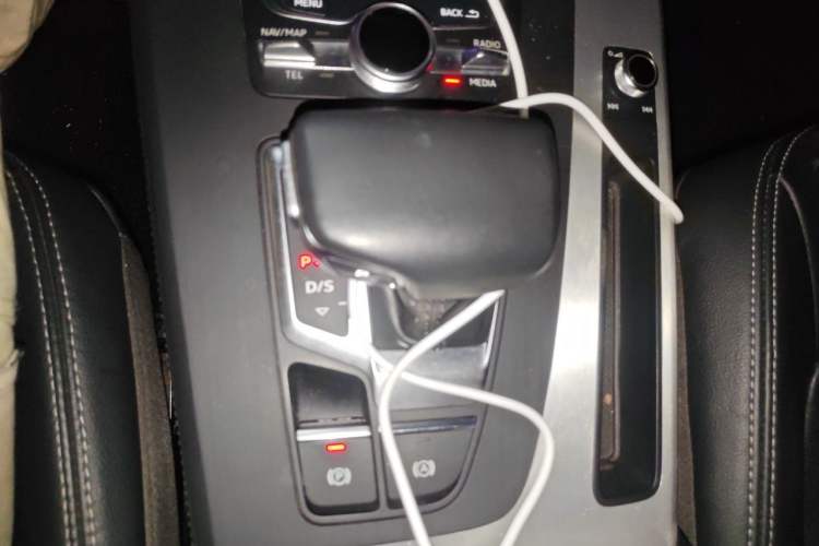 Used Audi Q5L 2018 40 TFSI Prestige Fashion Edition China VI Gear Lever