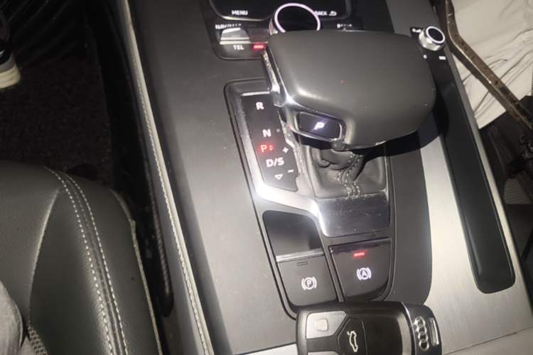 Used Audi Q5L 2018 40 TFSI Prestige Fashion Edition China VI Gear Lever