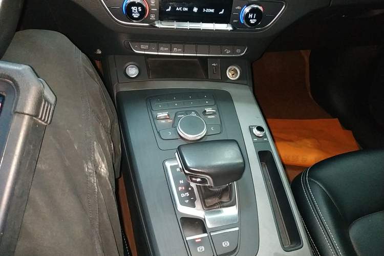 Used Audi Q5L 2018 40 TFSI Prestige Edition China V Gear Lever