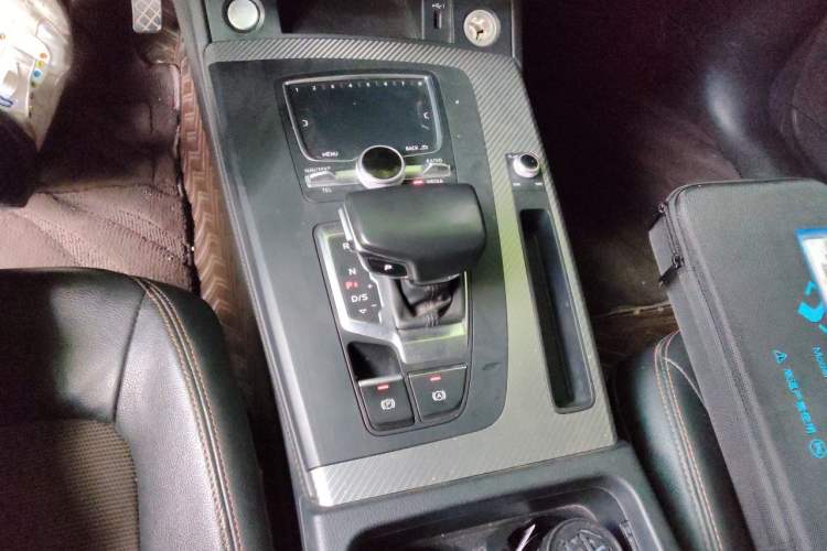 Used Audi Q5L 2018 40 TFSI Prestige Fashion Edition China VI Gear Lever