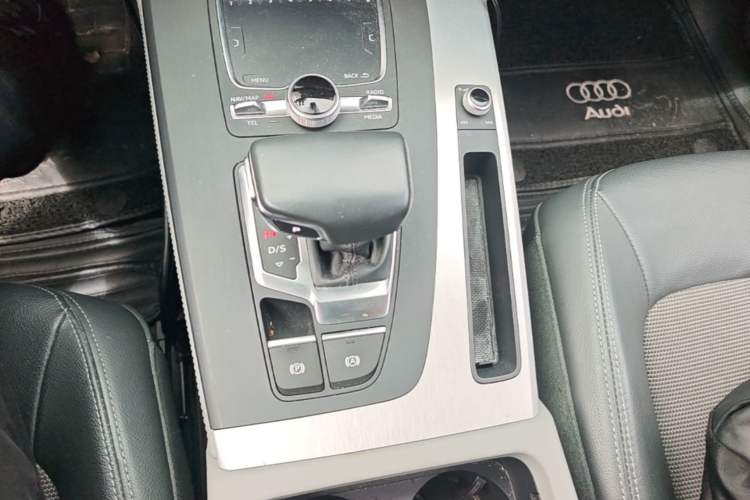 Used Audi Q5L 2018 40 TFSI Prestige Fashion Edition China VI Gear Lever