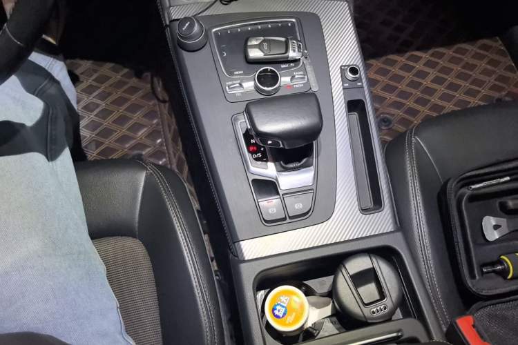 Used Audi Q5L 2018 45 TFSI Prestige Fashion Edition China VI Emission Standard Gear Lever