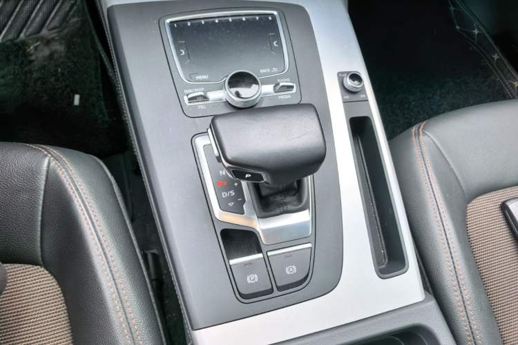 Used Audi Q5L 2018 40 TFSI Prestige Fashion Edition China VI Gear Lever