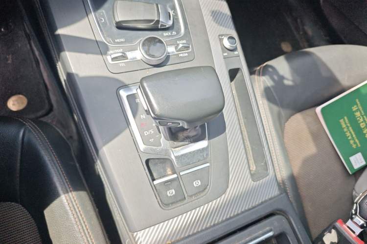 Used Audi Q5L 2018 45 TFSI Prestige Fashion Edition China VI Emission Standard Gear Lever