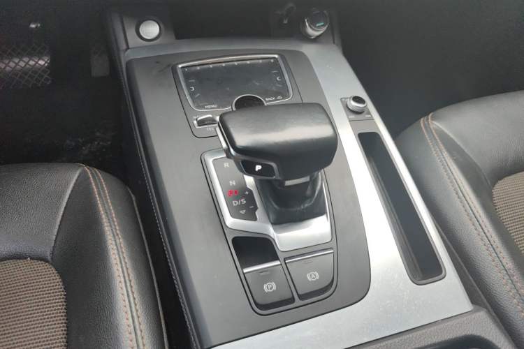 Used Audi Q5L 2018 40 TFSI Prestige Fashion Edition China V Gear Lever