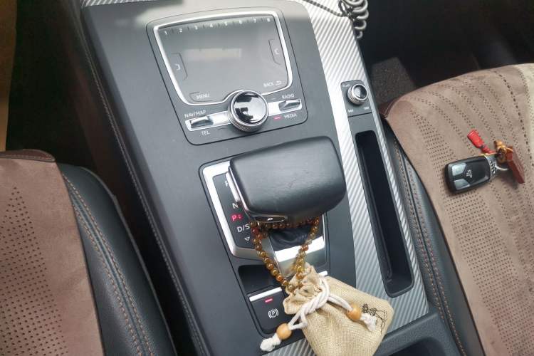 Used Audi Q5L 2018 45 TFSI Prestige Fashion Edition China VI Emission Standard Gear Lever