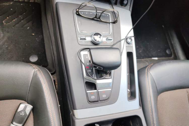Used Audi Q5L 2018 40 TFSI Prestige Fashion Edition China V Gear Lever