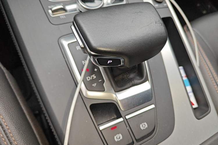 Used Audi Q5L 2018 40 TFSI Prestige Fashion Edition China VI Gear Lever