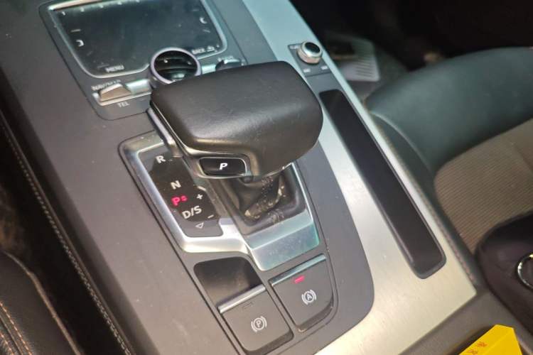 Used Audi Q5L 2018 40 TFSI Prestige Fashion Edition China V Gear Lever