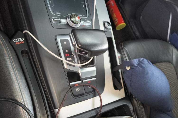 Used Audi Q5L 2018 40 TFSI Prestige Fashion Edition China VI Gear Lever