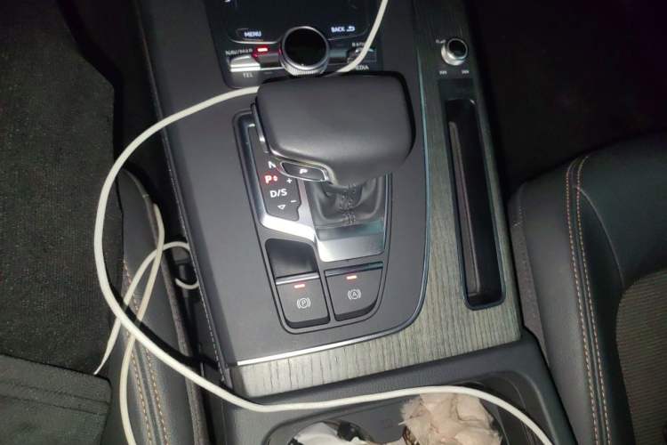 Used Audi Q5L 2018 40 TFSI Prestige Fashion Edition China V Gear Lever